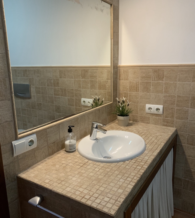 resa estates sale Ibiza san jose house tourist license 2021 good deal bathroom.jpg